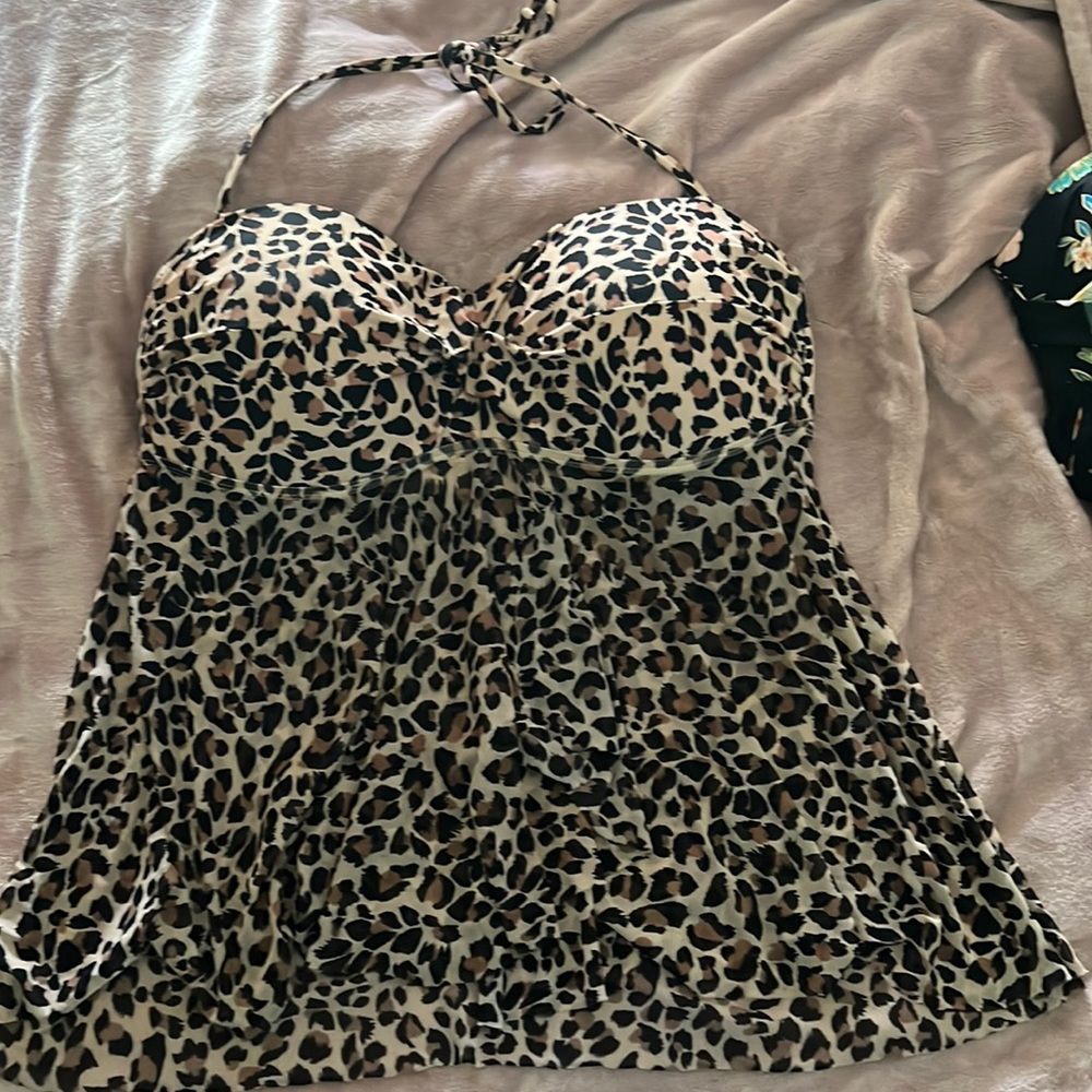 Lightly used tankini; removable straps and sheet mesh bottom